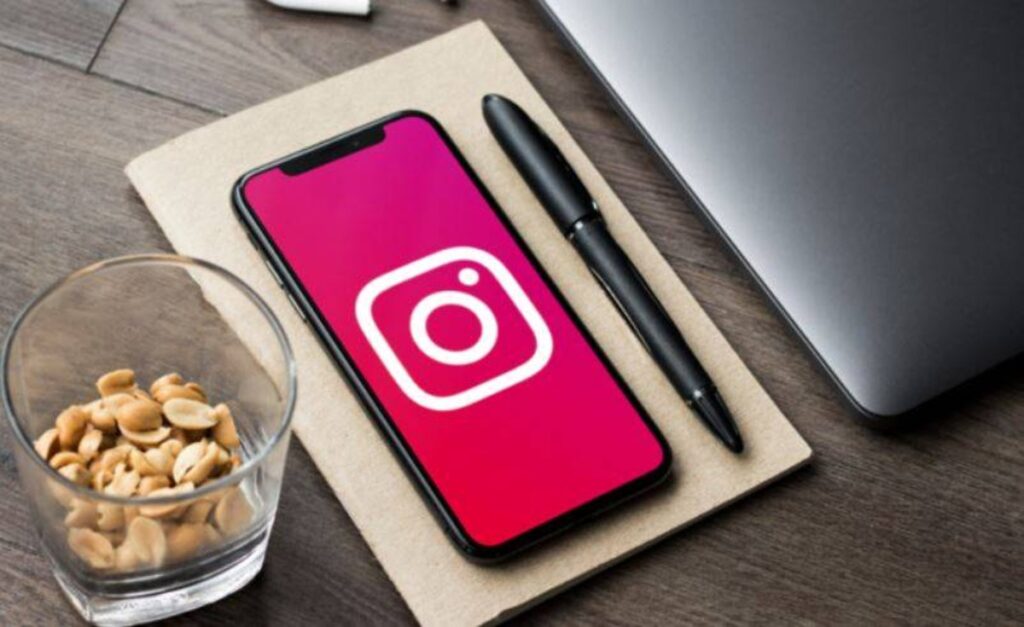 How to Fit Whole Picture on Instagram